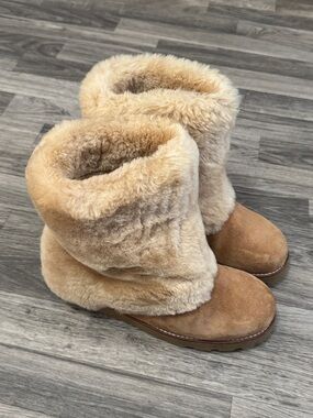 Ugg Maylin suede boot with shearling cuff and lining women’s sz 9